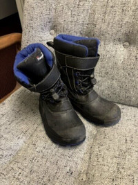 Boys Winter Boots size 2 in good shape for sale 