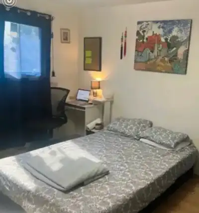 One bedroom in shared accommodation available May 1st in central Mississauga near 4 plazas; supermar...
