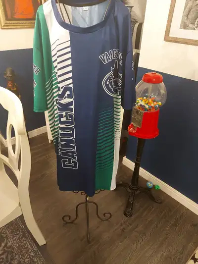 Vancouver Canucks t shirt 6xl, View more