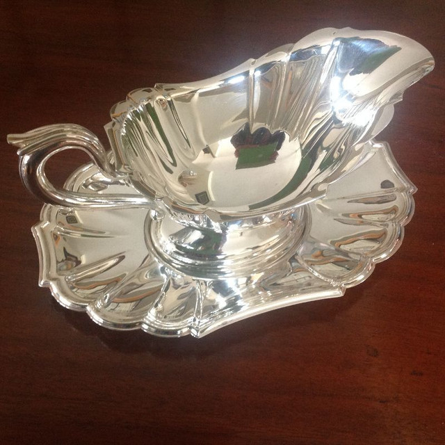 SILVER PLATED GRAVY BOAT AND UNDER PLATE in Kitchen & Dining Wares in St. Catharines