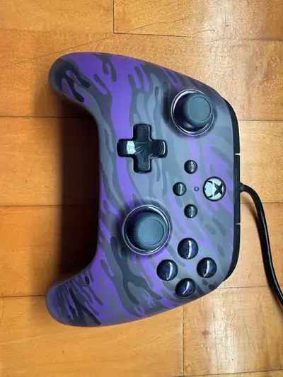 manette Xbox avec fil comme neuve , View more