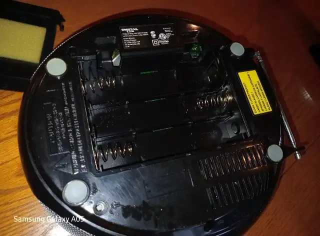 Portable CD radio with AM/FM radio in General Electronics in Oshawa / Durham Region - Image 5