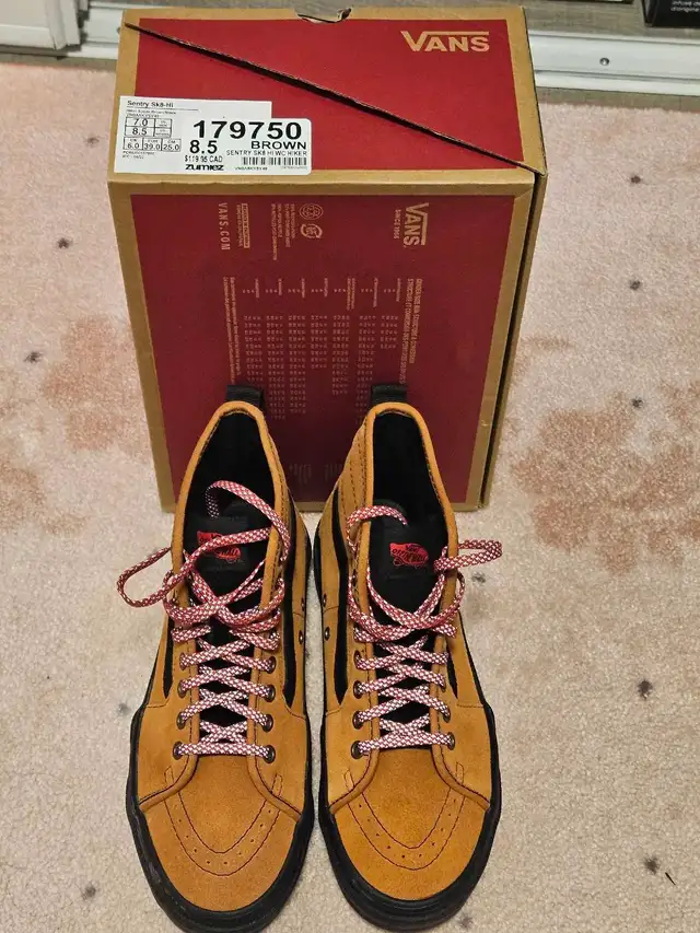 (NEW)M7/W8.5 Vans Sk8-Hi Suede Boots in Women's - Shoes in Markham / York Region - Image 6
