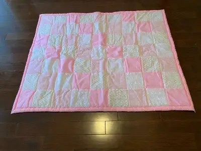 Hand made nursery quilt. 48 by 40 inches. New , never used. Cash only. Pick up only