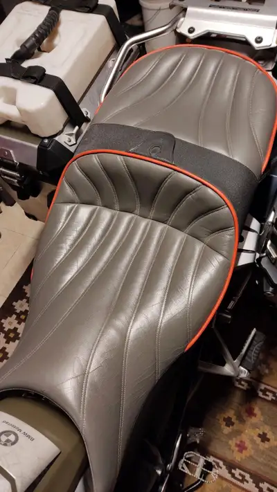 Mint condition Leather Corbin Canyon 1 piece seat. Sells for over $1000 new. Excellent condition, no...