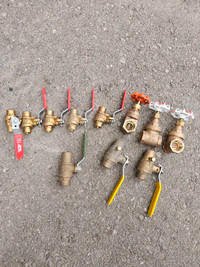 Bundle Plumbing Brass ball valves. New and unused