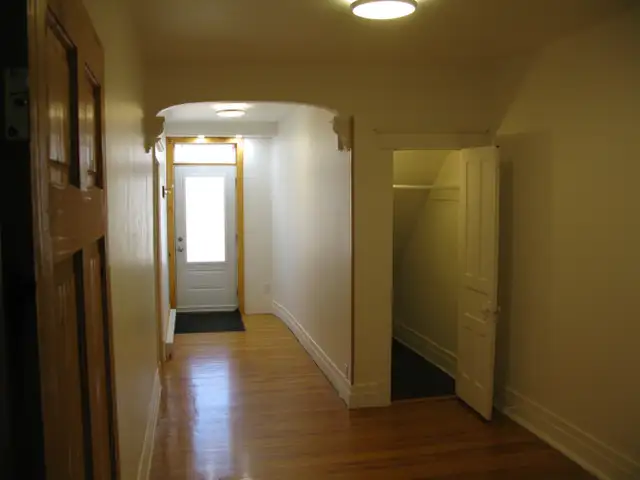 Beautiful 4.5-Room Renovated Apartment – Available August 2026, Near Langelier Metro – 2 Electrical Outlets