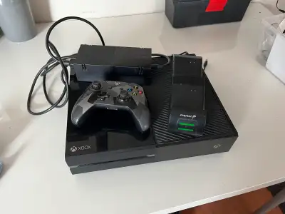 Xbox One w/500g HD & controller, View more