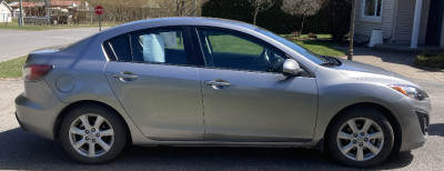Mazda 3 2011 super propre.