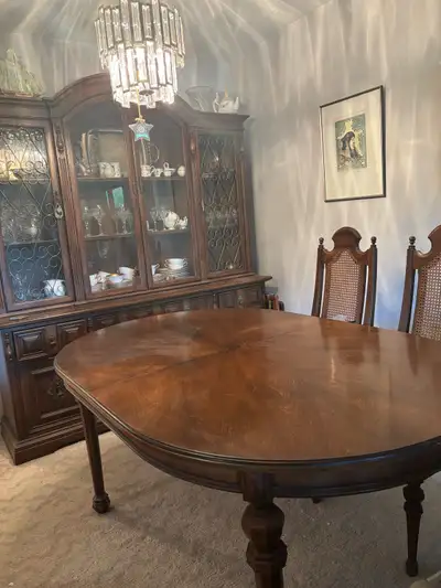 Large family dining table and 9 chairs Perfect for thanksgiving dinner Seats 12 comfortably 2 18” le...