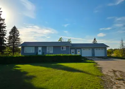 3+ bedroom bungalow located in the Rural Municipality of Bifrost-Riverton, 20 minutes from Arborg, M...