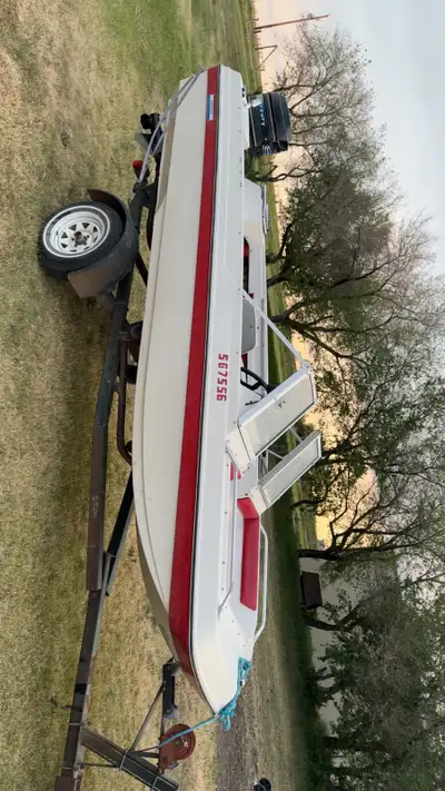 Runs and floats, good for family, fishing and even pulling a tube! Very good reliable boat, has fish...