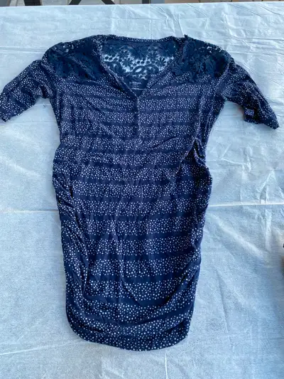 Maternity clothing (many pieces), View more