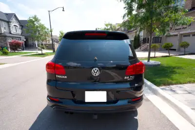 2016 Volkswagen Tiguan R-Line in Very Good Condition. Very well maintained through the dealer & only...