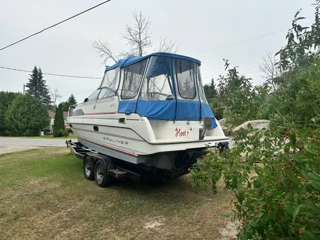 26’ Bayliner inboard/outboard