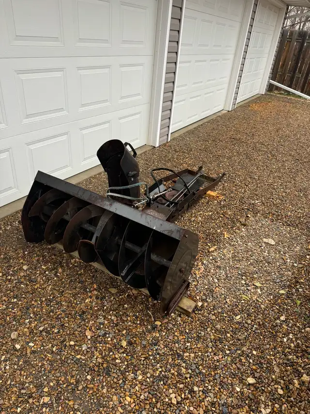 garden tractor snowblower in Other in Regina - Image 4
