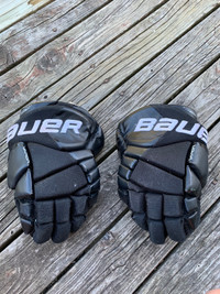 Bauer kids hockey gloves
