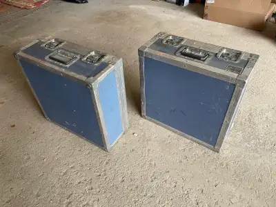 20”x20”x9” Professional grade roadcases. Great for DJ’s and sound systems. Buy as a pair only.