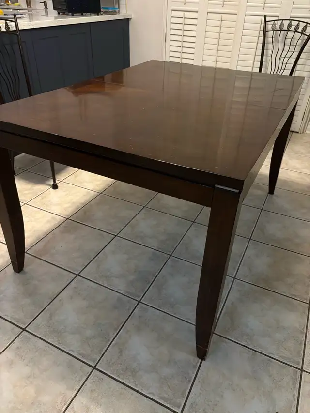 Dark Wood Dining Table in Dining Tables & Sets in Mississauga / Peel Region - Image 3