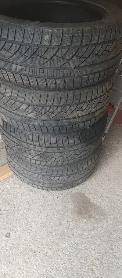 Size: 235/55 r18 Changed cars.