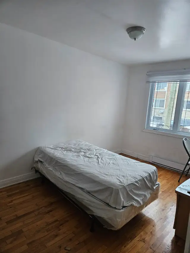 Chambre proche métro saint michel 700 tout inclu pour homme