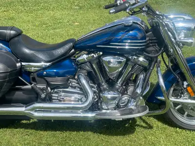 Yamaha Roadliner S touring cruiser runs 113 cu air cooled V twin 1900cc efi 99 hp & 123 lb-ft torque...
