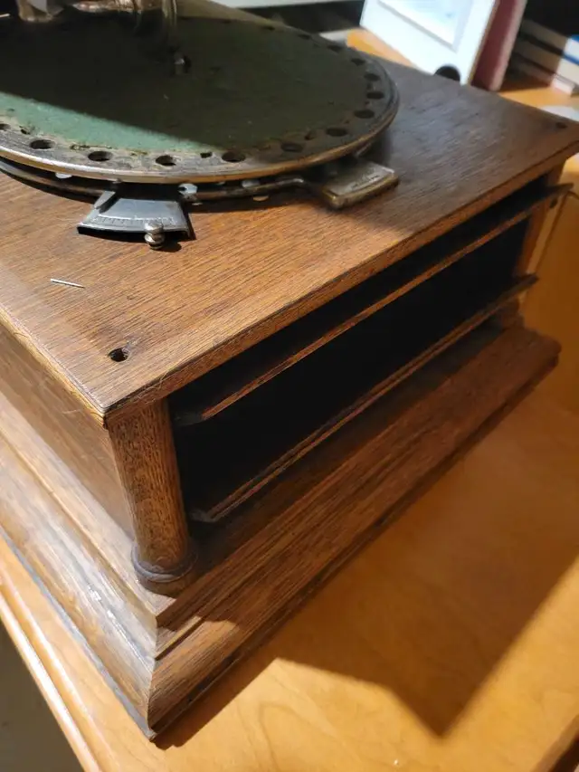 antique record player63234779603587122