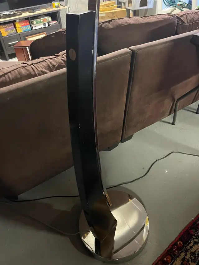 Tall Floor Lamp in Indoor Lighting & Fans in Markham / York Region - Image 4