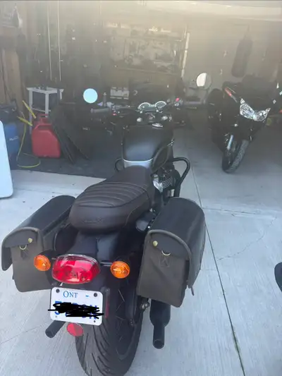 Fun 2022 Triumph, black edition paint upgrage, only 14,400 kms, newer tires, bar end mirrors, leathe...
