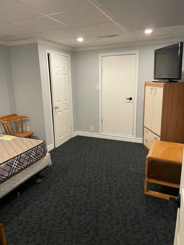 Shared furnished basement for rent in Room Rentals & Roommates in Oshawa / Durham Region - Image 8