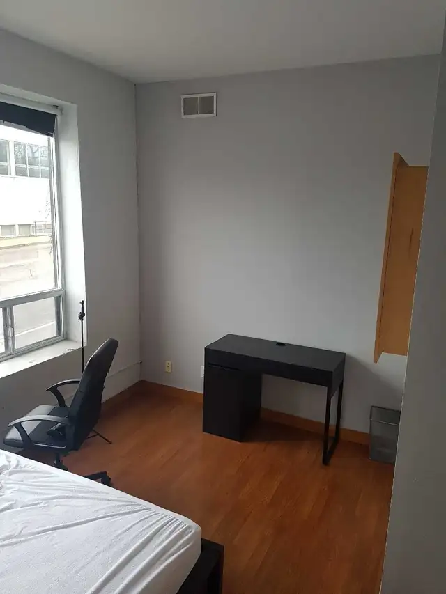 Waterloo, Laurier Student rental 5 bdrm 2 bath in Long Term Rentals in Kitchener / Waterloo - Image 10