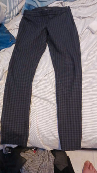 Checkered black leggins