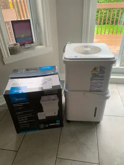 Déshumidificateur intelligent Midea Cube – 50 pintes/jour – Grande capacité À vendre un déshumidific...