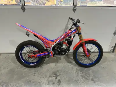 2024 Beta Evo 2t 300 Factory edition! Factory bikes have DRASTICALLY better suspension, magnesium ca...