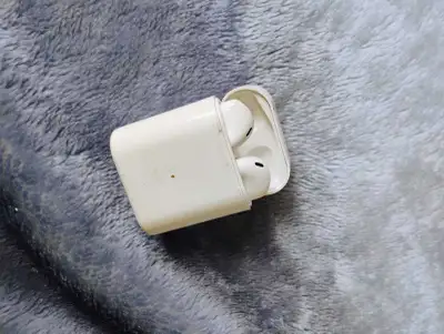 Apple earbuds, View more