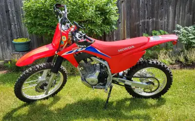 2022 Honda CRF250F in very good condition with only just over 39hrs on it. Only rode off road on sin...