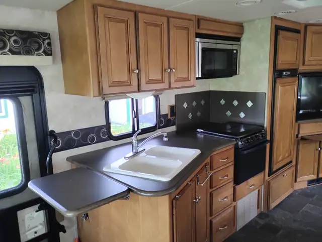 Motorisé clase A Winnebago Itasca Sunstar 35F 2012 in RVs & Motorhomes in Sherbrooke - Image 6