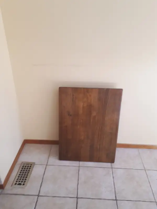 Wooden Table $140 - Excellent condition. Downsizing! in Hutches & Display Cabinets in Ottawa - Image 7