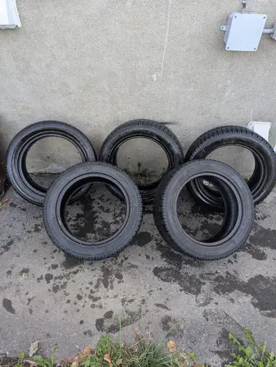 5 Très bons pneus d’hiver de dimension 205/55/16 de tres bonne marque Toyo Observe Garit Kx (usure c...