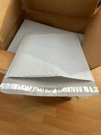 97 Self-Seal Bubbled-Lined Mailers/Envelopes(enveloppes de poste