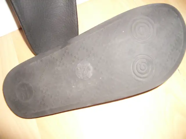 GG Gucci Pursuit 72 Slide Sandals #308234 size 10 US / 43-44 EU in Men's Shoes in City of Montréal - Image 6