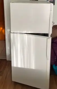 Kenmore refrigerator with top freezer 