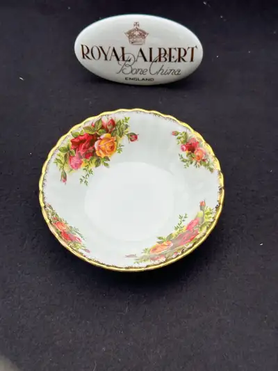Nappy fruit bowl Old Country Roses Royal Albert, vintage 1962  m, View more