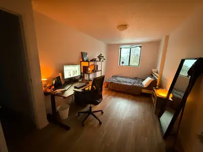 Rent: $1,600 2 Bedroom | 1 Bathroom Safe & Quiet Neighborhood – Perfect for professionals or couples...