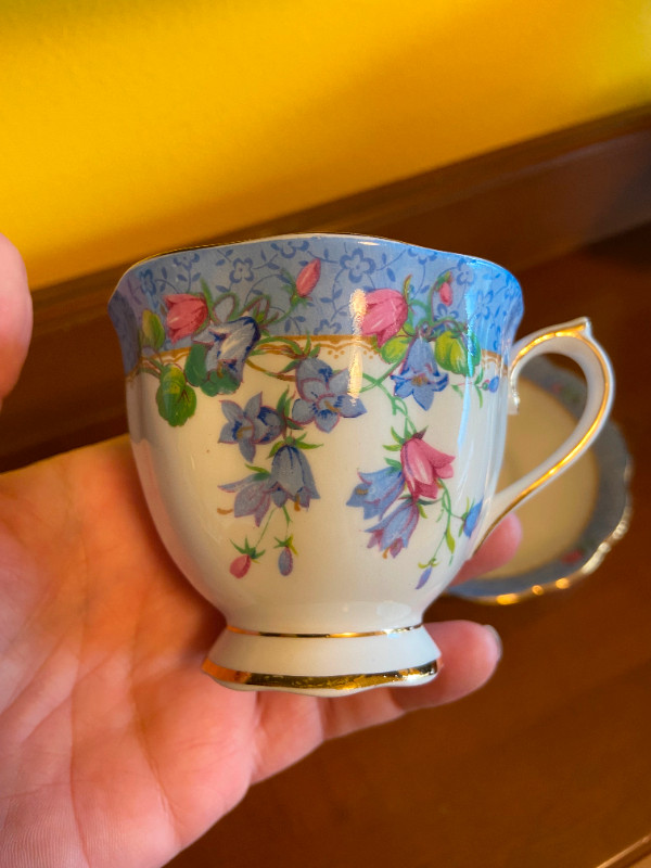 Vintage Royal Albert 'Harebell' Bone China Teacup and Saucer in Arts & Collectibles in Oshawa / Durham Region - Image 4