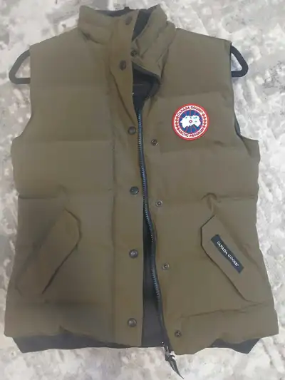 Authentic Canada Goose Vest xs Excellent condition Green colour