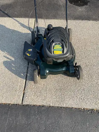 Yardworks 22” Lawnmower No bag, recently changed oil and new filter, runs well Contact Nick to arran...