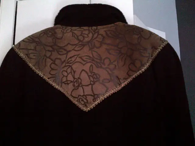 Manteau Noir en laine vierge pure /Black coat pure virgin wool in Women's - Tops & Outerwear in Longueuil / South Shore - Image 6