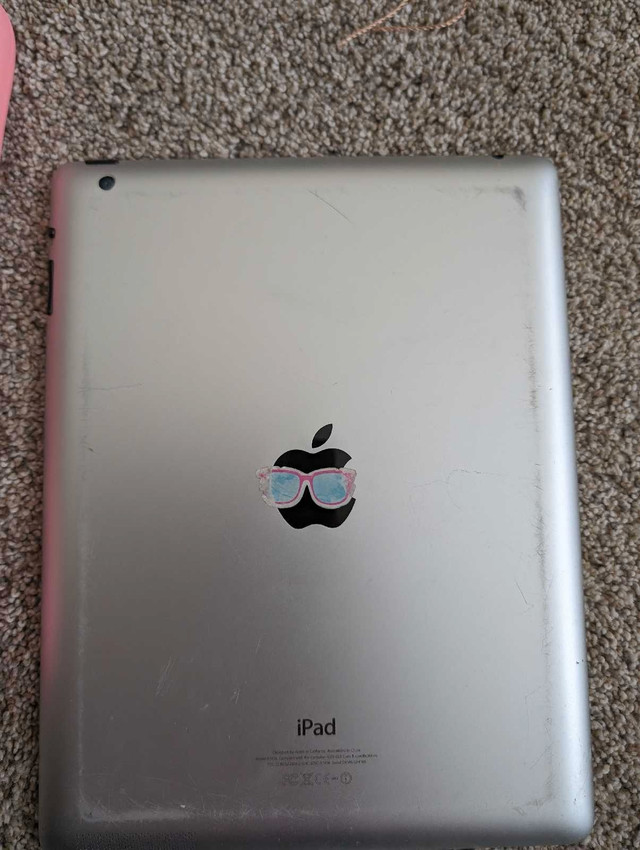 2 iPads  in iPad & Tablet Accessories in Calgary - Image 4