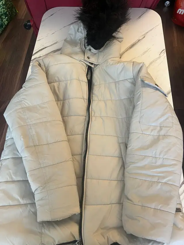 Women’s Jacket  in Women's - Tops & Outerwear in Oakville / Halton Region - Image 3